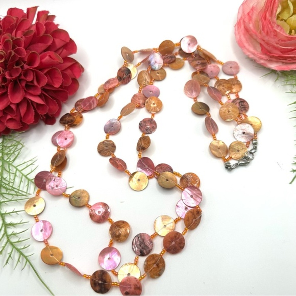VINTAGE⚜️Y2K Mother Of Pearl Long Beaded Necklace